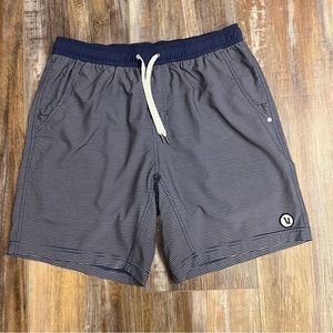 Vuori Men’s short Navy and Gray Stripe size Large